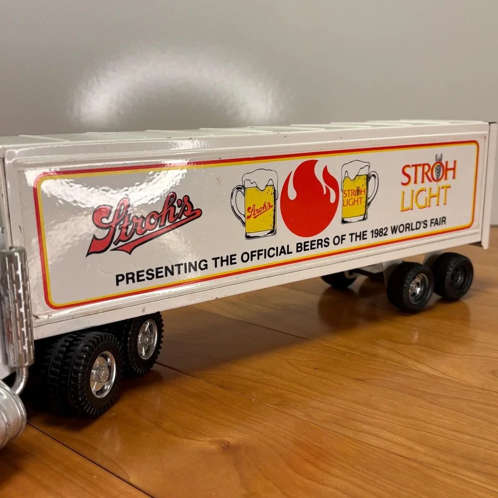 ERTL Stroh's / Stroh Light Beer Semi Truck – Broken Exhaust – 19